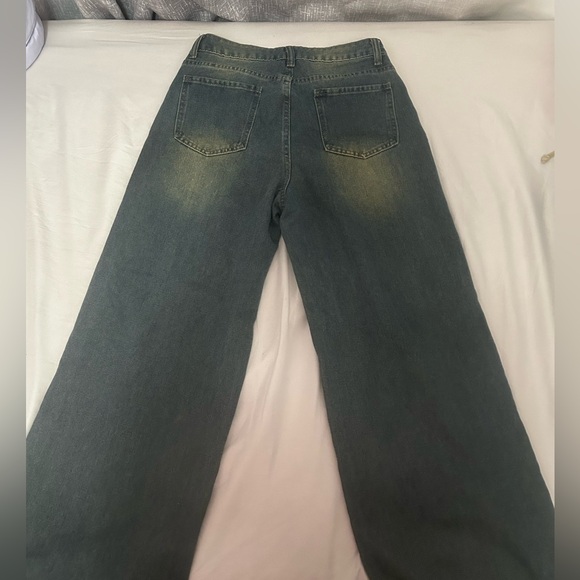 I am selling a wide leg blue jeans size 28 from shein - Picture 2 of 2